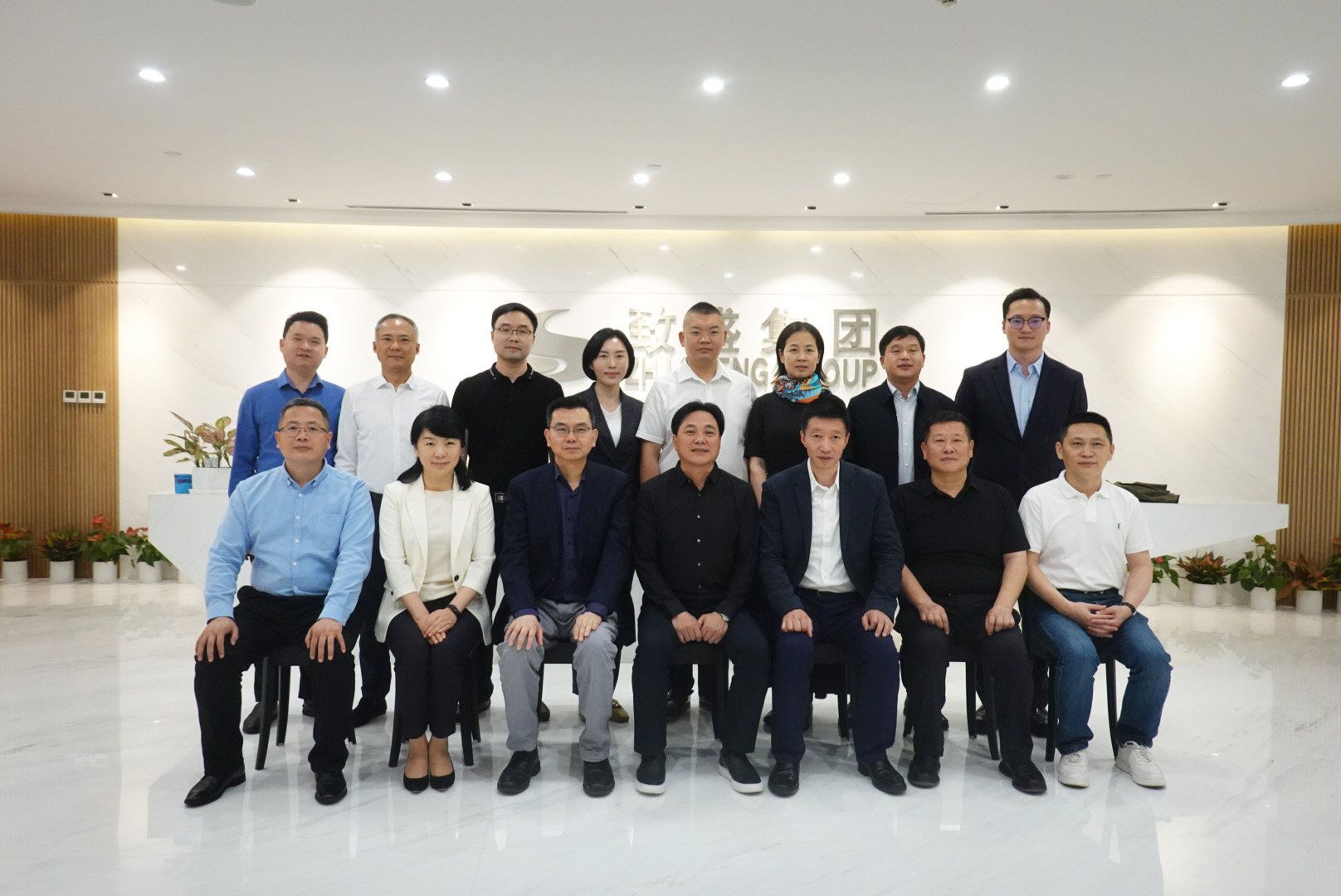 仙桃市委书记罗联峰一行莅临上海致盛集团考察座谈
