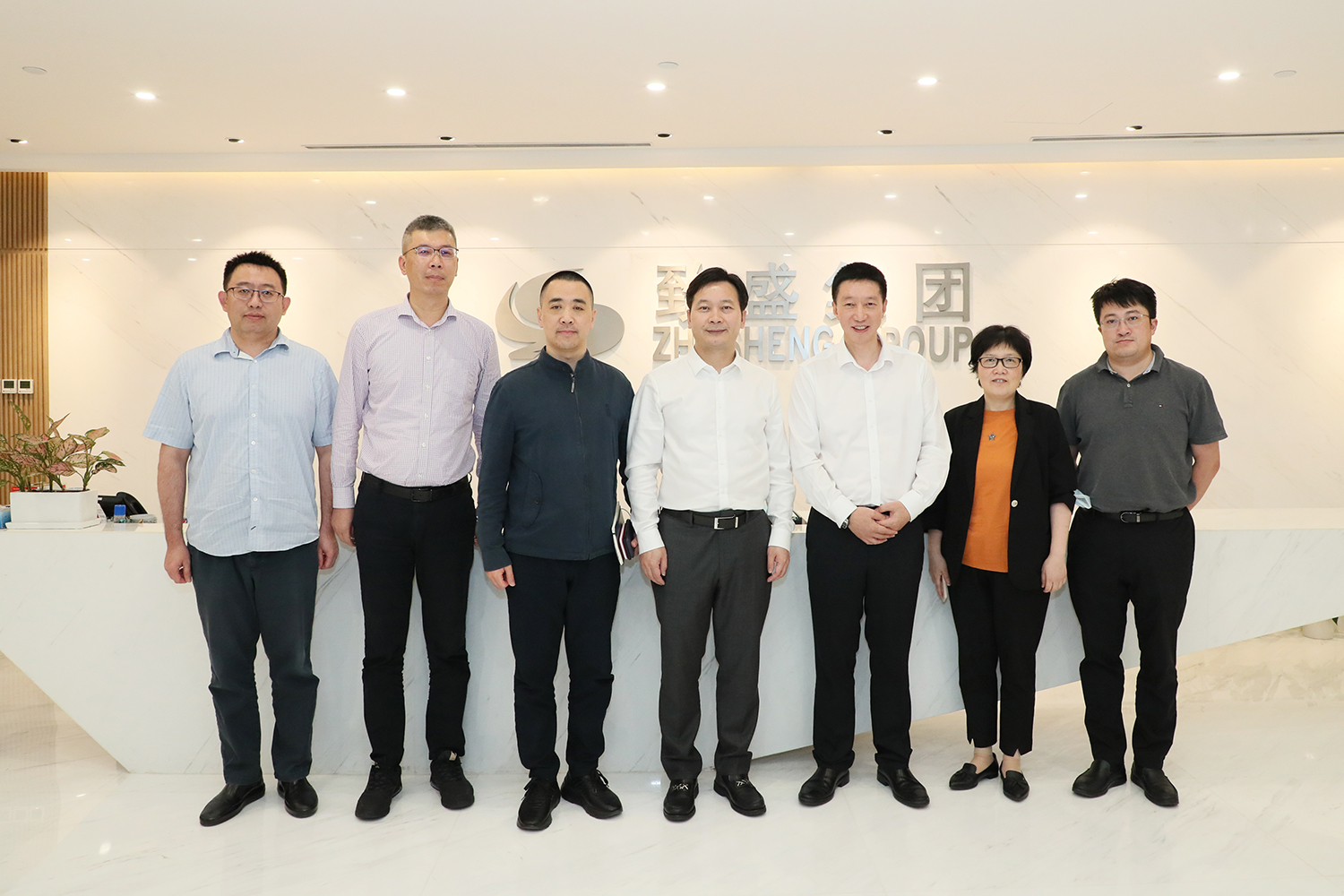 上海市经济和信息化委员会主任吴金城一行调研上海致盛集团