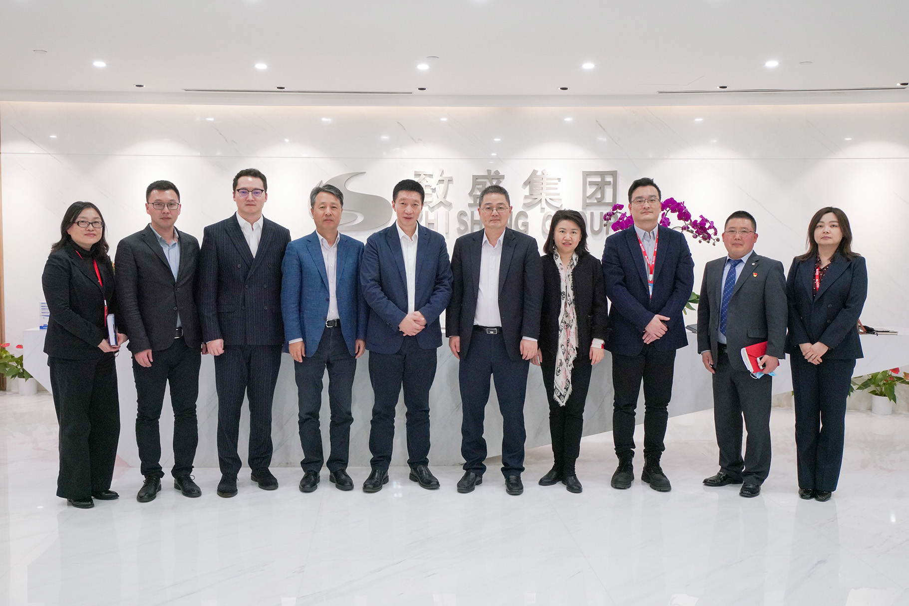 中国农业银行上海市分行党委委员、副行长张青一行到访上海致盛集团